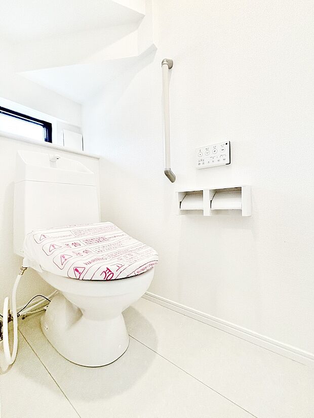 内装「無料オンライン相談」受付中！明るく清潔感のあるトイレです。 