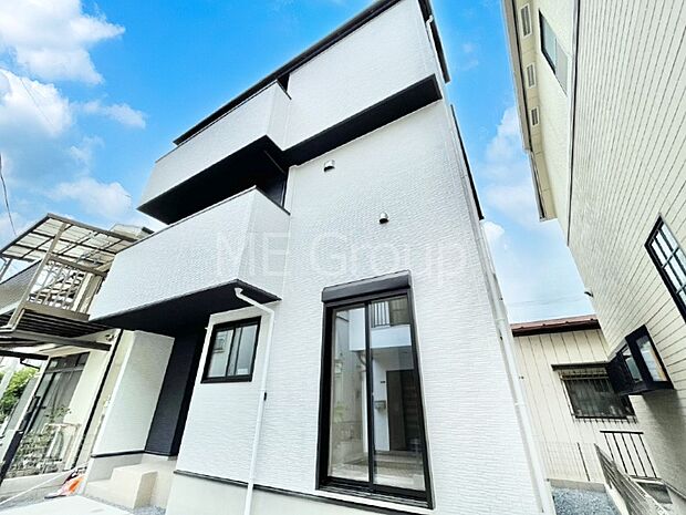 シンプルで落ち着きのある建物は住むかたの個性でオリジナルなものになっていきます。