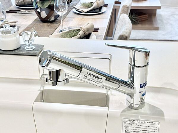 いつでも清潔なおいしいお水を。一つの水栓で水道水と浄水を使い分け。