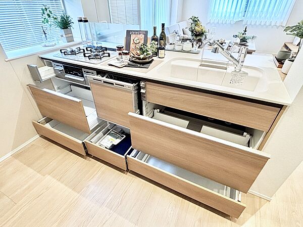 使いやすさを優先したスライド式収納タイプ！