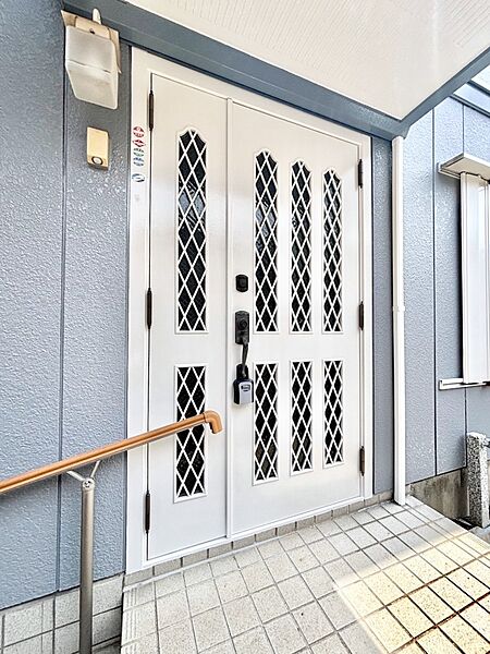 住まいの顔を演出する、玄関ドア。