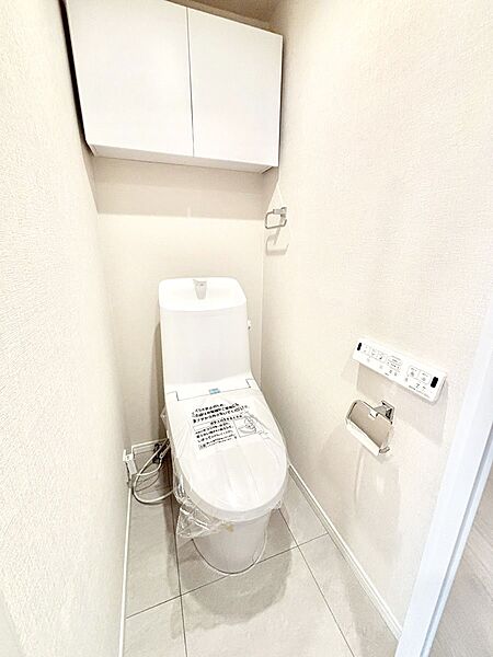 明るく清潔感のあるトイレです。