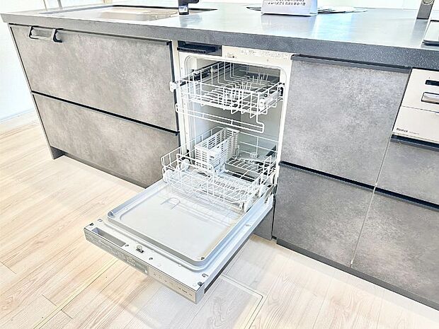 面倒なお片づけは食洗機にお任せ！家事の負担が減って、時間にも気持ちにもゆとりができます。