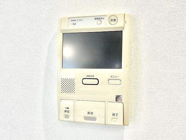 訪問者が一目でわかる安心のＴＶモニター付きインターホン。