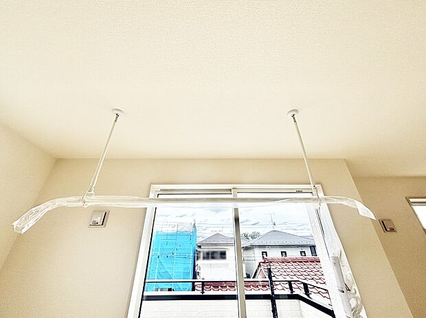室内物干しポール。梅雨や花粉の時期に大活躍します。