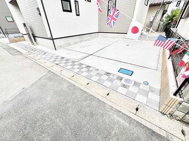 目の前が駐車場だと雨の日も大量にお買い物をした時も便利ですね