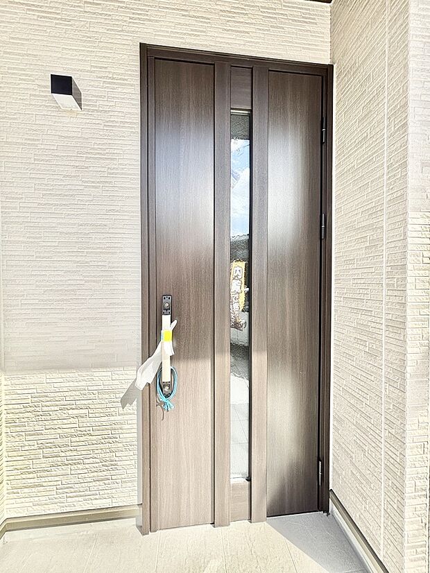 大切な家族、来客を出迎える玄関。