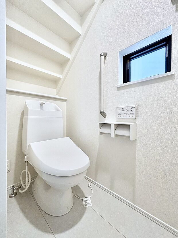 明るく清潔感のあるトイレです。 