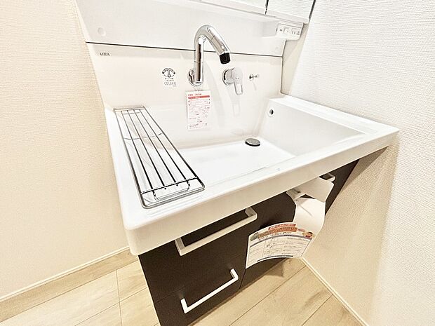 ハンドシャワー付き！使いやすい洗面台。
