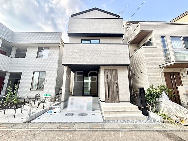 洗練された外観、上質な住空間が広がる室内は永く安心して過ごせる住居です。 