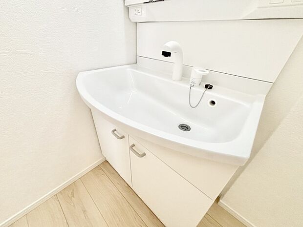 ハンドシャワー付き！使いやすい洗面台。
