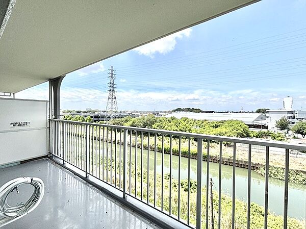 心地よい風を感じながらお洗濯物が干せそうです