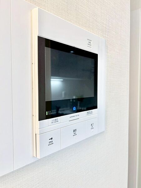 訪問者が一目でわかる安心のＴＶモニター付きインターホン。