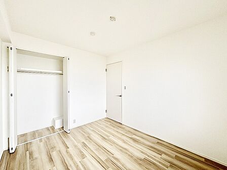 クローゼット付きのお部屋で充実したプライベート時間を過ごせます。