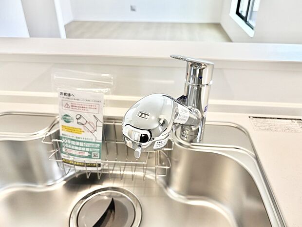 いつでも清潔なおいしいお水を。一つの水栓で水道水と浄水を使い分け。