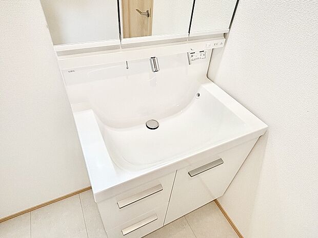 ハンドシャワー付き!使いやすい洗面台。