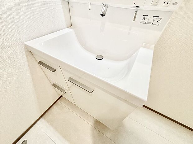 ハンドシャワー付き！使いやすい洗面台。