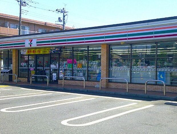 コンビニ 800m セブン-イレブン 川口芝西2丁目店