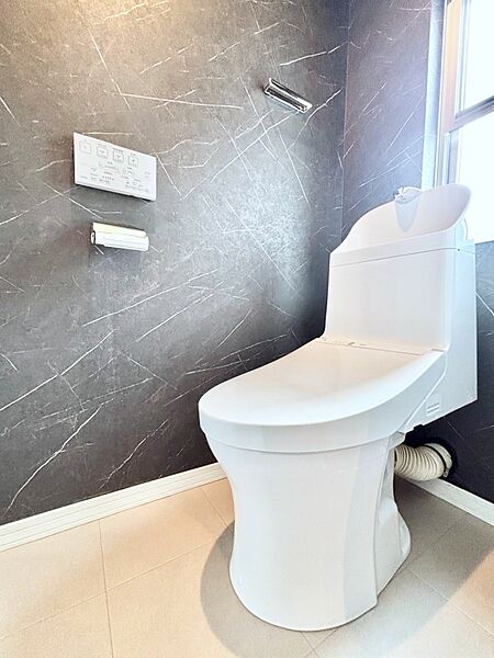トイレは温水洗浄機能付き