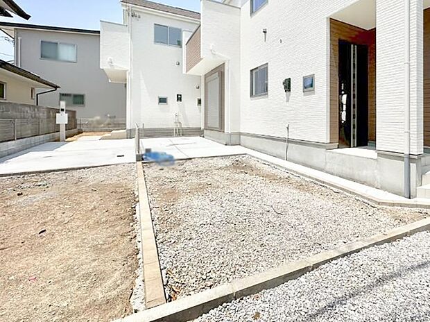目の前が駐車場だと雨の日も大量にお買い物をした時も便利ですね