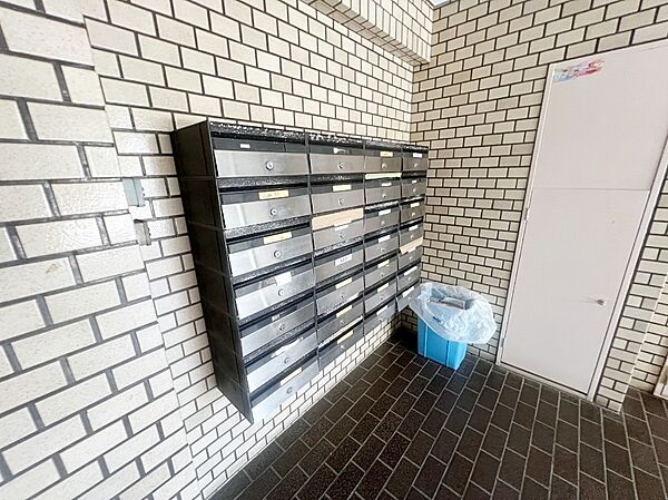 外観「無料オンライン相談」受付中！ポストはエントランス内にあります！