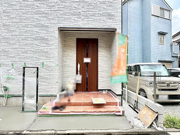 大切な家族、来客を出迎える玄関。