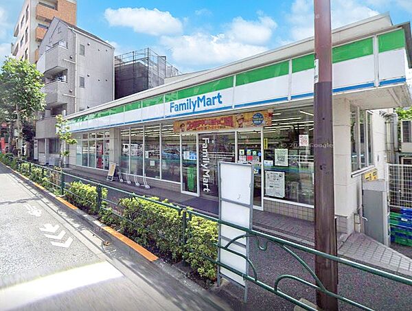 コンビニ 102m ファミリーマート 高田三丁目店