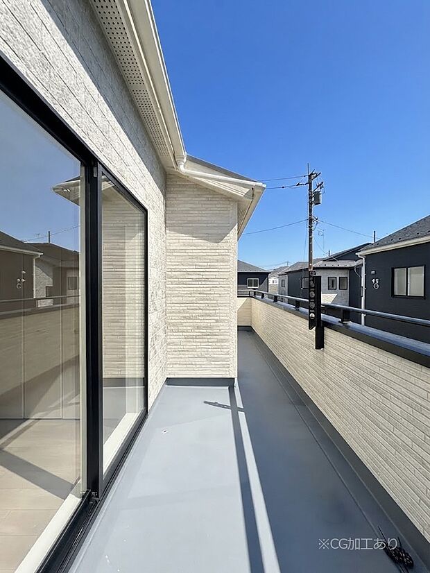 暖かな陽光が降り注ぐバルコニー。爽やかな風も心地よいです。