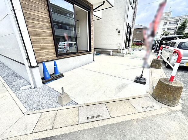 カースペースは2台駐車可。セカンドカーや来客時に便利です!