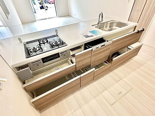 使いやすさを優先したスライド式収納タイプ！