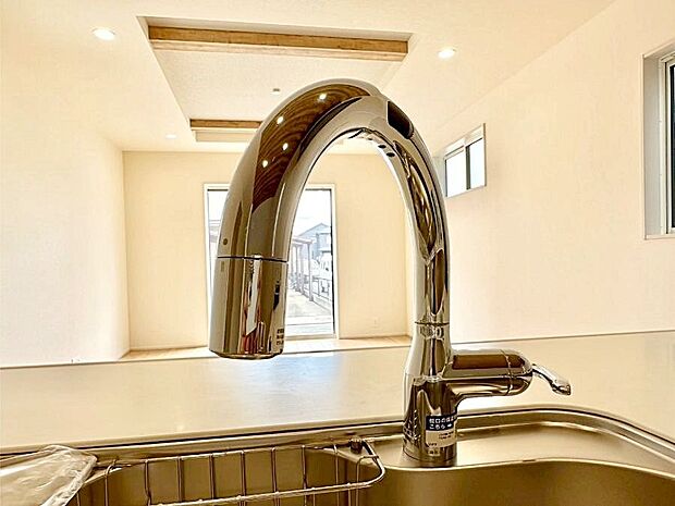 浄水器一体型のキッチンで洗い物用・料理用と切り替え簡単！