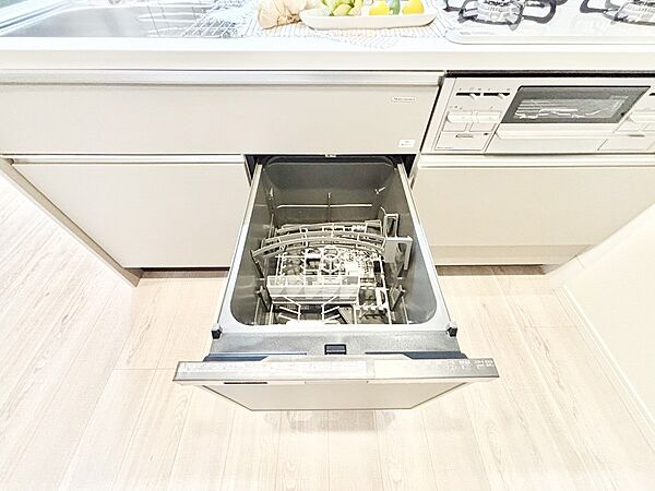 面倒なお片づけは食洗機にお任せ！家事の負担が減って、時間にも気持ちにもゆとりができます。
