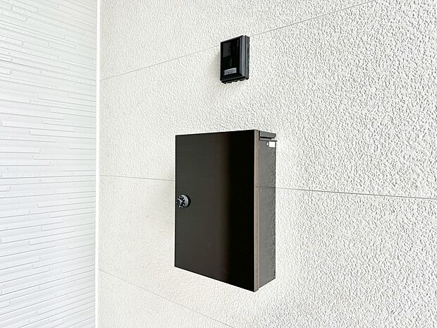 シンプルデザインのポスト。