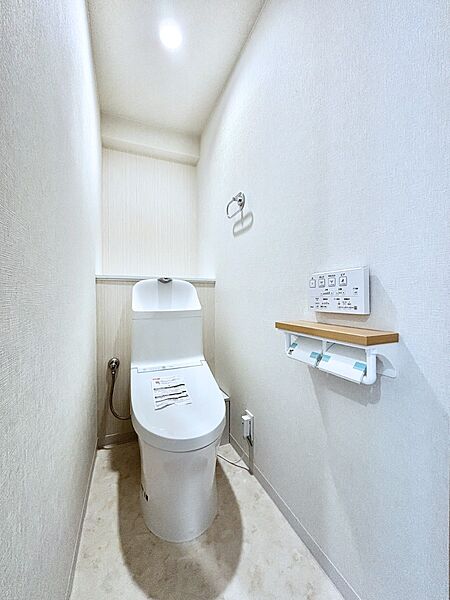 内装「無料オンライン相談」受付中！明るく清潔感のあるトイレです。