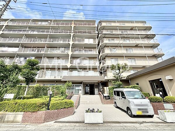 外観「無料オンライン相談」受付中！生活に便利な地に伸びやかな家族の生活風景を描く