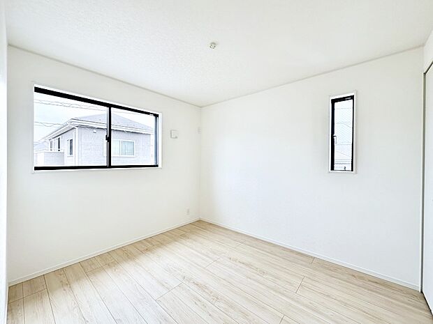 2面採光なので、明るく風通しも良く心地良い生活が送れます。