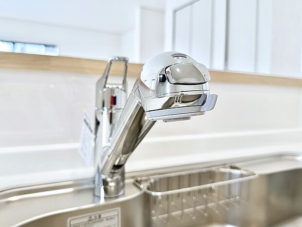 いつでも清潔なおいしいお水を。一つの水栓で水道水と浄水を使い分け。