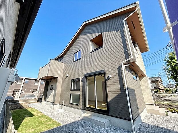 たっぷりの陽光と開放感に包まれる明るい住まい