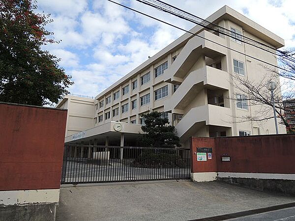 大東市立谷川中学校まで550m
