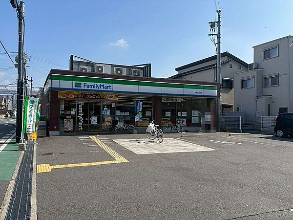 ファミリーマート大東三住町店まで290m