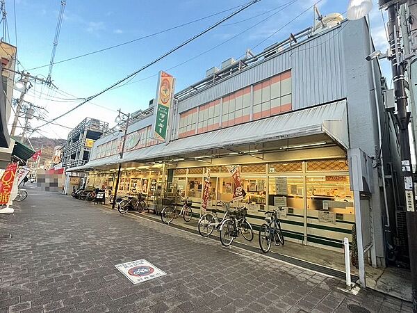 ラッキー四条畷店まで1300m