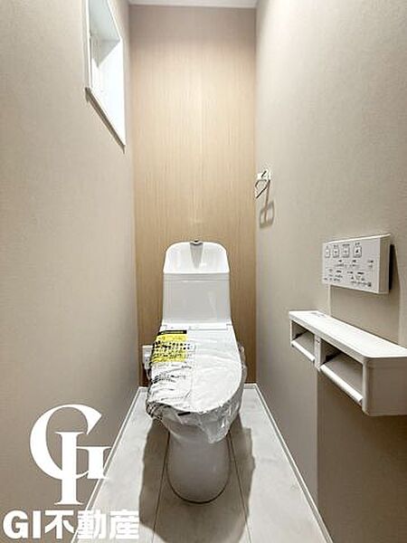 2階のトイレです！わざわざ下の階に行かなくてもいいのが助かりますね♪