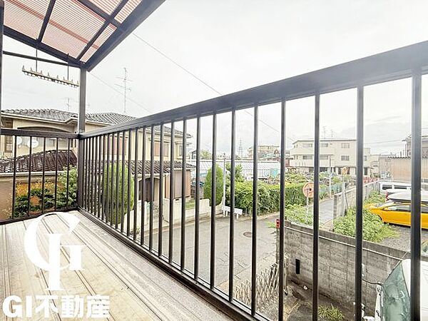 LDKから繋がるバルコニー♪東向きで陽当り良好♪屋根もあり雨の日でも安心♪