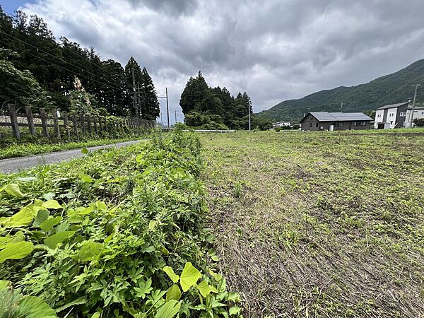 東から西側を見た土地