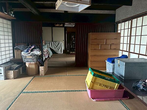敷地160坪超え。益城インターから車で15分9.1km。熊本空港10分5.3km。グランメッセ熊本も車で13分程度。閑静な住宅地で，穏やかな素敵な地域です！