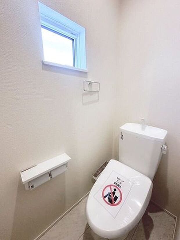 水廻りにあると嬉しい小窓付き♪