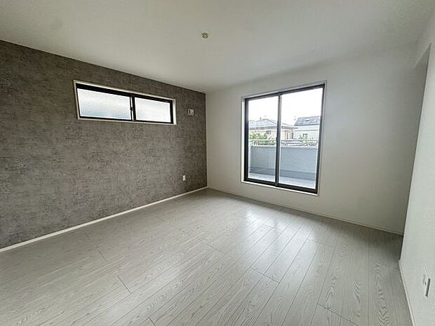 バルコニーとウォークインクローゼットが隣接した洋室♪お洗濯も楽ちんです♪