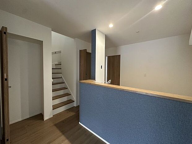 キッチン横の収納2か所♪リビング階段でコミュニケーションもとりやすい間取です♪