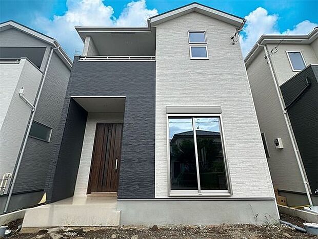 外構工事中です。駐車スペース等完成次第掲載いたします♪