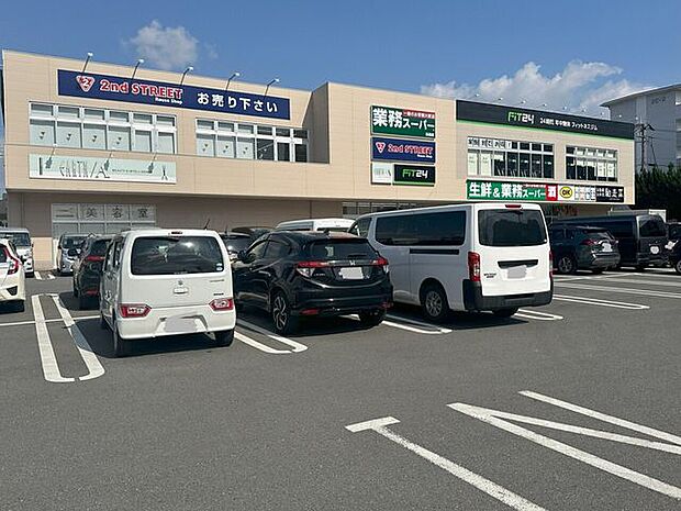 業務スーパー長嶺店 620m